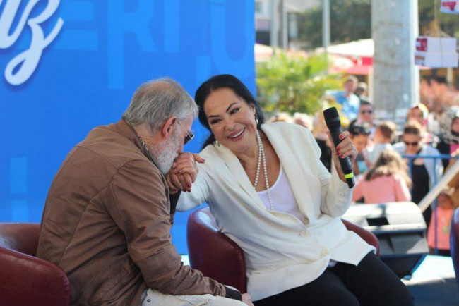 Selvi Boylum Al Yazmalım'ın Asya ve Cemşit'i Türkan Şoray ile Ahmet Mekin yıllar sonra buluştu! - Resim : 2