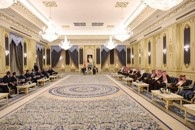 Cumhurbaşkanı Erdoğan Suudi Arabistan'da resmi törenle karşılandı - Resim : 3