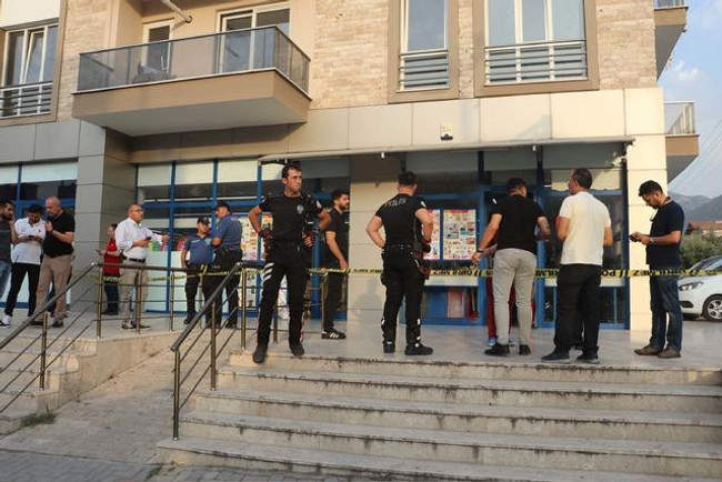 Korkunç olay! Markette eşini vurup intihar etti - Resim : 1