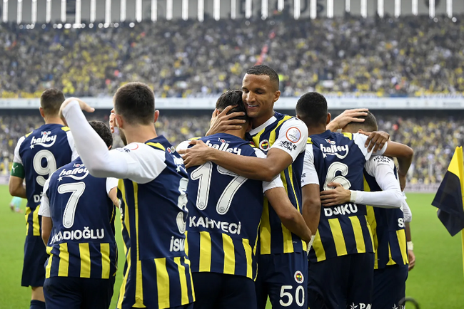 Fenerbahçe'den Çaykur Rizespor'a farklı tarife - Resim : 1