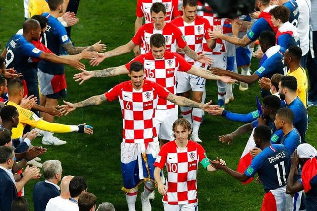 UEFA'dan Letonya maçı sonrası Hırvatistan'a ceza - Resim : 1