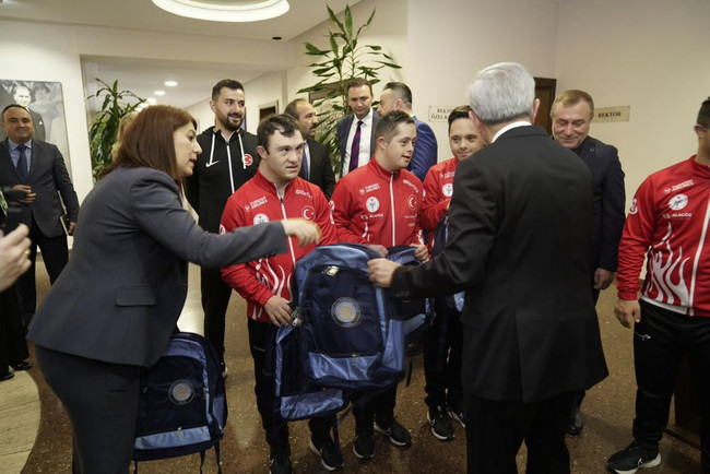 Ankara Üniversitesi'nden özel sporculara destek - Resim : 3