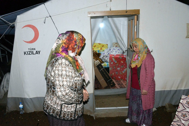 Evlatlarının şehadet haberini çadırda aldılar! - Resim : 4