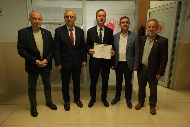 Beğendik’te enişte kayınbirader rekabeti! Gazeteci Ferat Gülver belediye başkanı oldu - Resim : 2