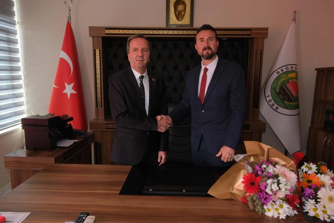 Beğendik’te enişte kayınbirader rekabeti! Gazeteci Ferat Gülver belediye başkanı oldu - Resim : 1