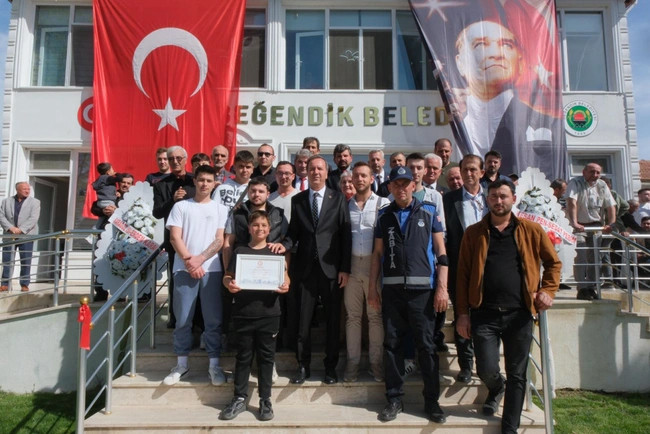 Beğendik’te enişte kayınbirader rekabeti! Gazeteci Ferat Gülver belediye başkanı oldu - Resim : 4