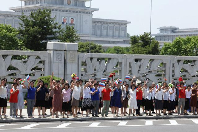 Putin'le Kim'den dünyaya gözdağı niteliğinde anlaşma! Tarihi ziyarette imzalar atıldı… - Resim : 4