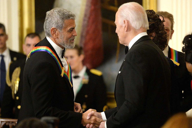 George Clooney de Biden'a 'bırak' dedi - Resim : 1