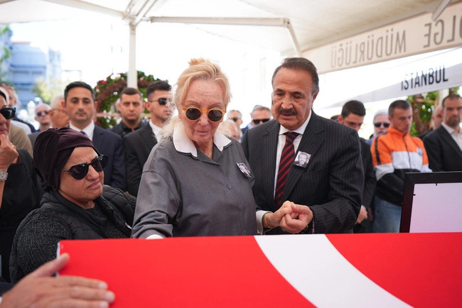 Usta gazeteci Güneri Cıvaoğlu'na veda töreni... Son yolculuğuna uğurlandı - Resim : 4