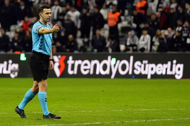 Hakem Cihan Aydın'dan skandal olay: Beşiktaş formasını imzaladı! - Resim : 3