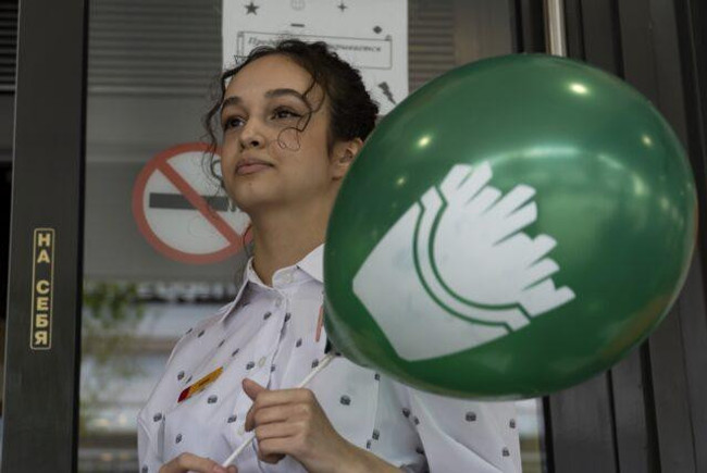 Savaş nedeniyle faaliyetlerini durdurmuştu! McDonald’s kapılarını tekrar açtı: İşte yeni ismi... - Resim : 3