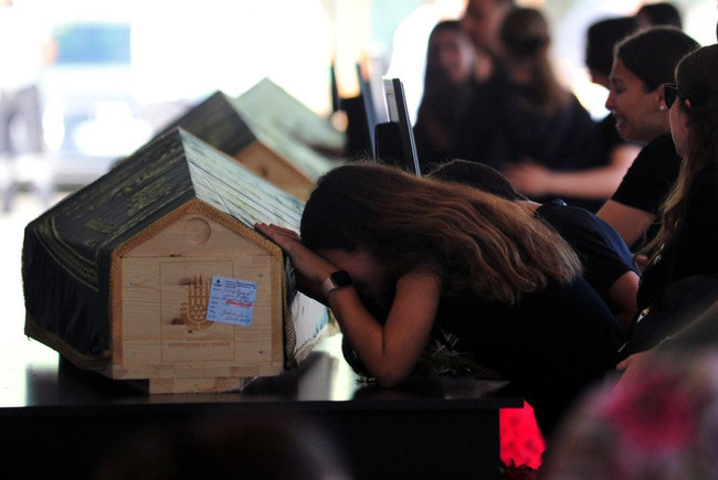 İtalya'da helikopter kazası! Eczacıbaşı çalışanları için Yalova'da tören... Gözyaşları sel oldu - Resim : 9