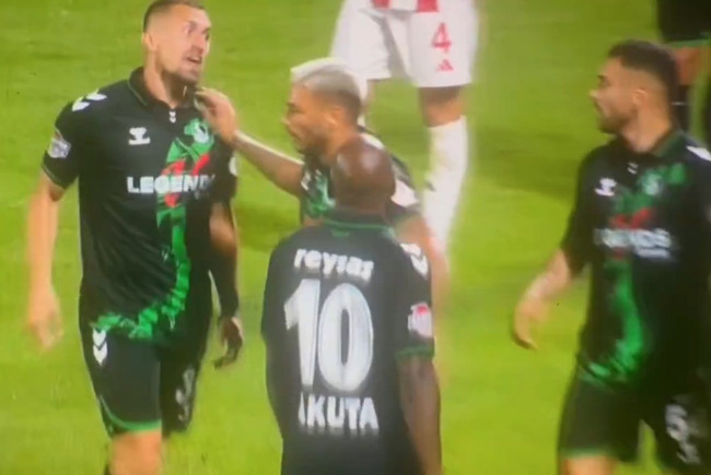 Caner Erkin takım arkadaşını tokatladı! Herkes neye uğradığını şaşırdı... - Resim : 1