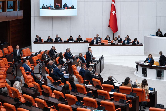 TBMM’de tansiyon yükseldi: İYİ Parti ve DEM arasında sert tartışma! - Resim : 1