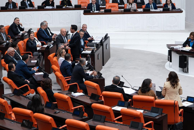 TBMM’de tansiyon yükseldi: İYİ Parti ve DEM arasında sert tartışma! - Resim : 3
