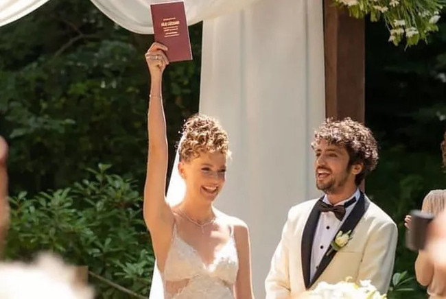 Taner Ölmez ile Ece Çeşmioğlu evlendi! İşte ilk görüntüler... - Resim : 1