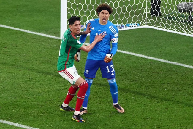 Dünya Kupalarının değişilmez kalecisi Guillermo Ochoa! Lewandowski'nin penaltısını kurtardı - Resim : 1
