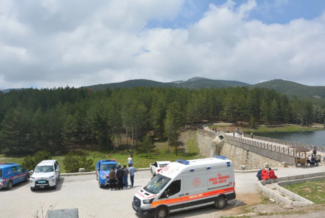 Okul gezisinde gölete düştüler! 2 kişinin cesedine ulaşıldı - Resim : 1