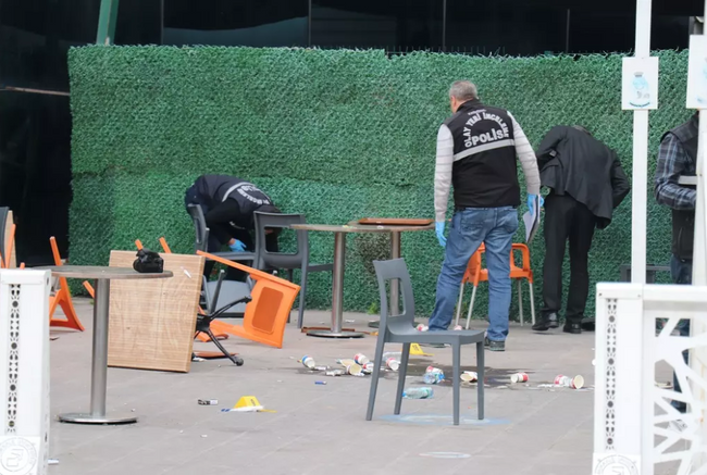 Üniversite hastanesinin kafeteryasında silahlı saldırı! Ortalık kan gölüne döndü - Resim : 1