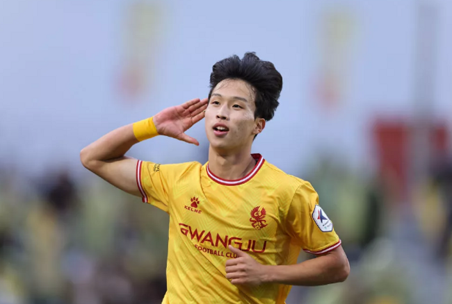 Kim Min-Jae, Fenerbahçe'ye transfer yapıyor - Resim : 1