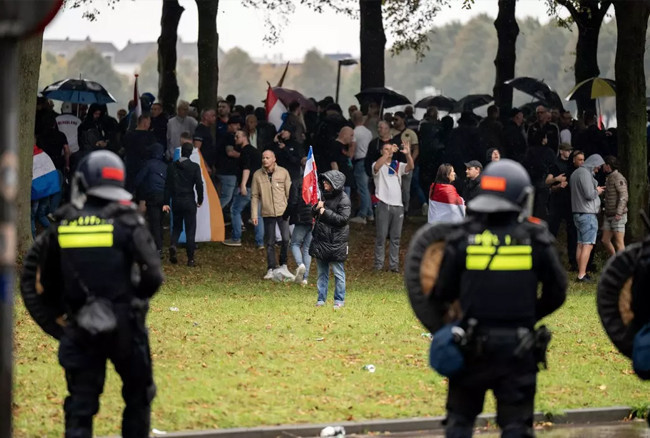 Hollanda karıştı! Göçmenlik karşıtı protestolar şiddete dönüştü - Resim : 3
