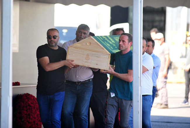 İtalya'da helikopter kazası! Eczacıbaşı çalışanları için Yalova'da tören... Gözyaşları sel oldu - Resim : 7