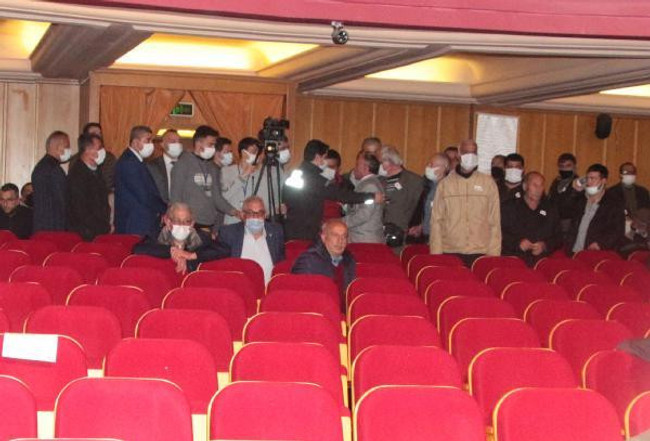 Zeydan Karalar'ın konuşturmadığı başkan mühlet verip tehdit etti: "Belediyeyi işgal ederiz" - Resim : 1