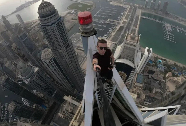 Ölüme meydan okuyan fenomenin feci sonu! Ölmeden saniyeler önce.... - Resim : 4