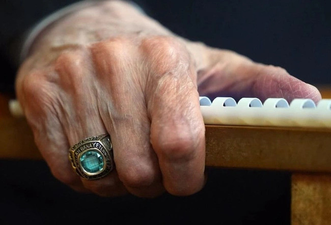 Devlet Bahçeli'den dikkat çeken yüzük paylaşımı: Allah bana yeter - Resim : 1