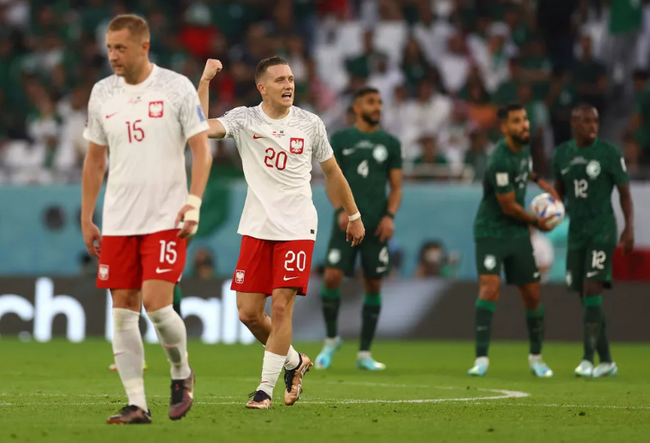 Suudi Arabistan bu kez sürprizin kıyısından döndü! Polonya, 3 puanı iki golle aldı - Resim : 1
