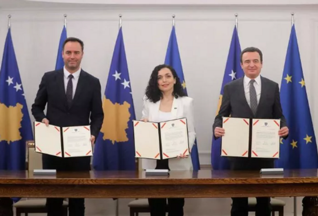 AB'den Kosova vatandaşlarına vizesiz seyahat kararı - Resim : 1