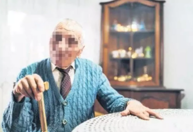 Ajda Pekkan'ın vokalistine iğrenç mesajlar! Tacizci huzurevinden çıktı - Resim : 1