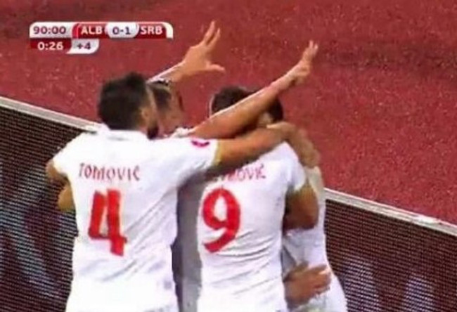 Uçakta çetnik selamı veren Fenerbahçe'nin yıldızı Tadic'e tepkiler çığ gibi - Resim : 1