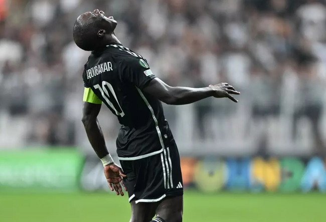 Beşiktaş'ta 'hastalık' şoku yaşanıyor - Resim : 1