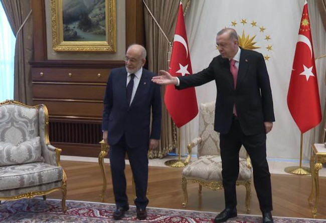 Görüşmeye damga vuran detay! Erdoğan, Karamollaoğlu'nu Bahçeli'nin oturduğu koltuğa oturtmadı! - Resim : 1