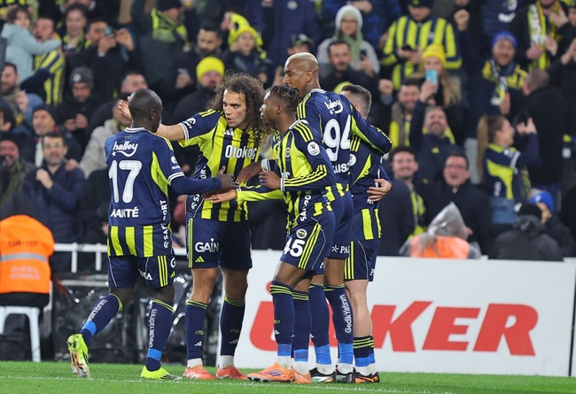 Kadık&ouml;y'de Kerem'in gecesi! Fenerbah&ccedil;e, derbi &ouml;ncesi hata yapmadı - Resim : 1
