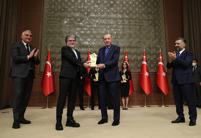 RTÜK Türkçe Ödülleri 23 farklı kategoride sahiplerini buldu - Resim : 2