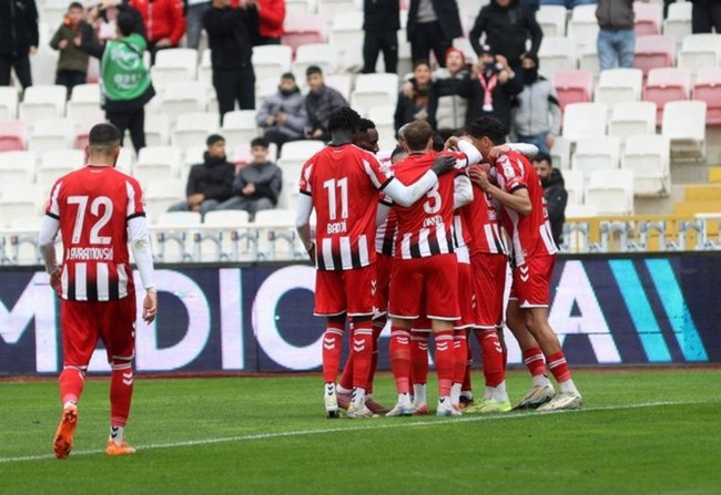 Ne olduğunu kimse çözmedi! Sivasspor-Boluspor maçında tarihe geçen kırmızı kart - Resim : 2