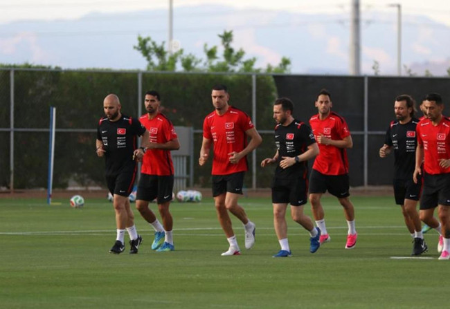 Merih Demiral ve Eren Elmalı'dan dikkat çeken hareket! Mağlubiyet sonrası… - Resim : 2