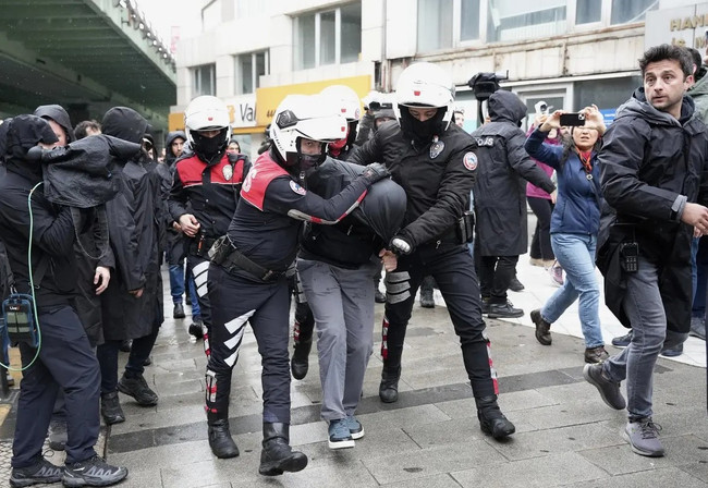 İstanbul Valiliği duyurdu! 1 Mayıs'ta yüzlerce kişi gözaltına alındı - Resim : 1