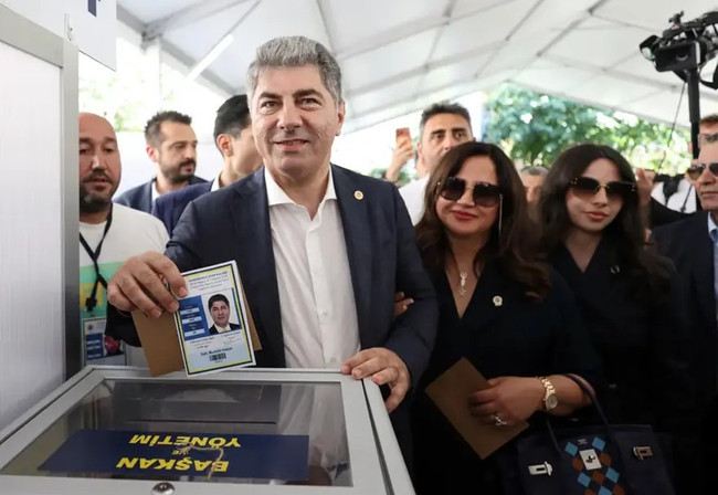 Fenerbahçe’de sandıktan Aziz Yıldırım çıktı! Hakan Safi'den sitem dolu sözler... - Resim : 1