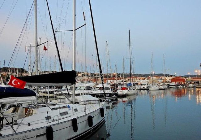 Çeşme'de 200 TL'ye dublör müşteri dönemi! Vedat Milor'un yorumu gündem oldu - Resim : 3