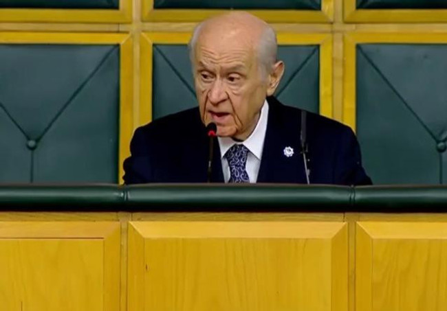 Bahçeli'yi görenler şaşırdı: Herkes bu detayı konuşuyor! İlk defa ayakta değil… - Resim : 1