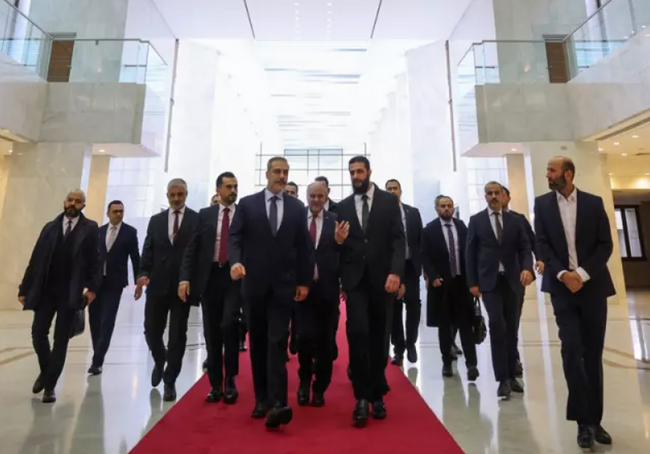 Dışişleri Bakanı Hakan Fidan’dan Şam'da tarihi kare! O detay dikkat çekti… - Resim : 1