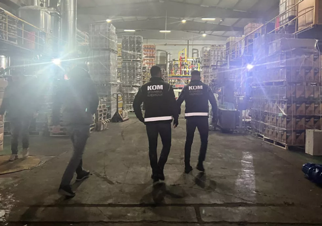 Piyasa değeri dudak uçuklattı! 700 ton kaçak akaryakıt ele geçirildi - Resim : 1