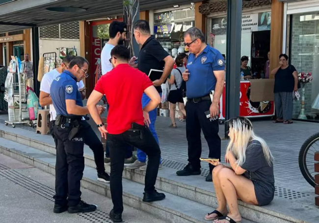 Eski sevgilisinin evinde başka bir erkek görünce ortalık karıştı - Resim : 1