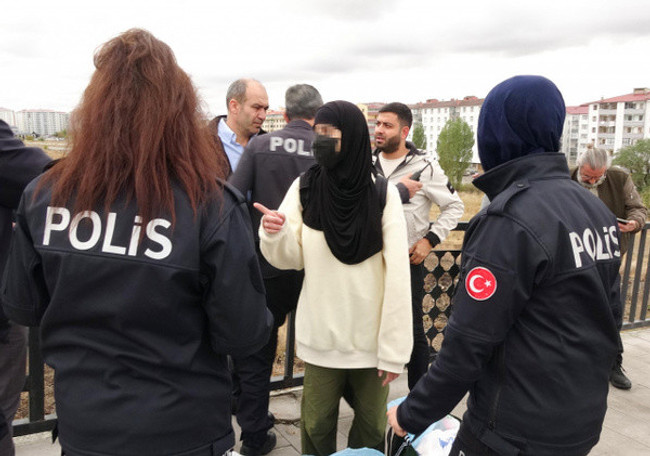 Kimliğine yaptığı şey polisi alarma geçirdi! Şaşkınlık yaratan olay - Resim : 2