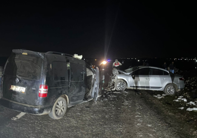 Bir ilimizde katliam gibi kaza... İki araç birbirine girdi! 5 kişi yaşamını yitirdi - Resim : 1