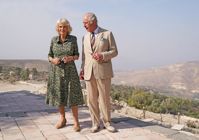 Kraliçe’den çarpıcı mesaj: Tahtın varisini işaret etti - Resim : 1