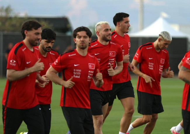 Merih Demiral ve Eren Elmalı'dan dikkat çeken hareket! Mağlubiyet sonrası… - Resim : 1
